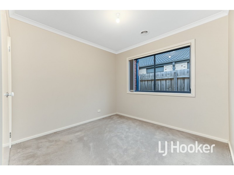 17/137 Ahern Road, Pakenham VIC 3810