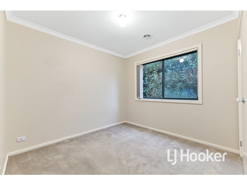17/137 Ahern Road, Pakenham VIC 3810