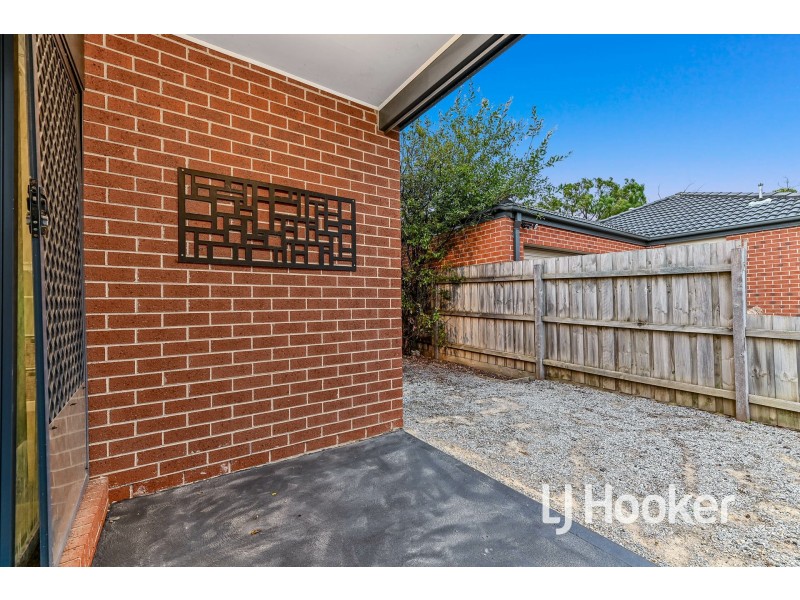 17/137 Ahern Road, Pakenham VIC 3810