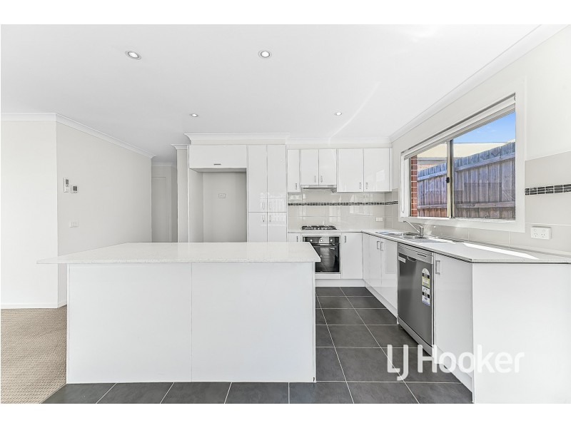 11 Premier Lane, Garfield VIC 3814