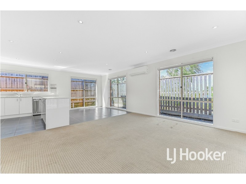 11 Premier Lane, Garfield VIC 3814