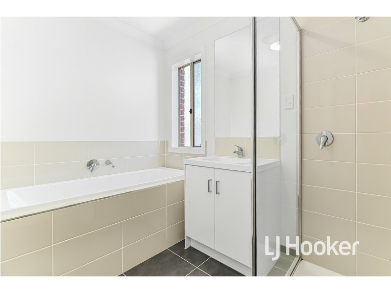 11 Premier Lane, Garfield VIC 3814