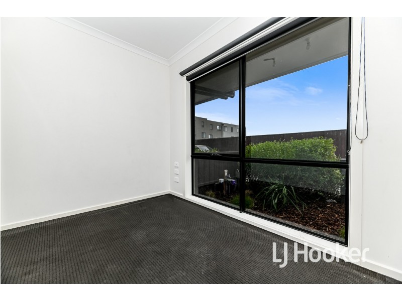 2 Rubus Way, Pakenham VIC 3810