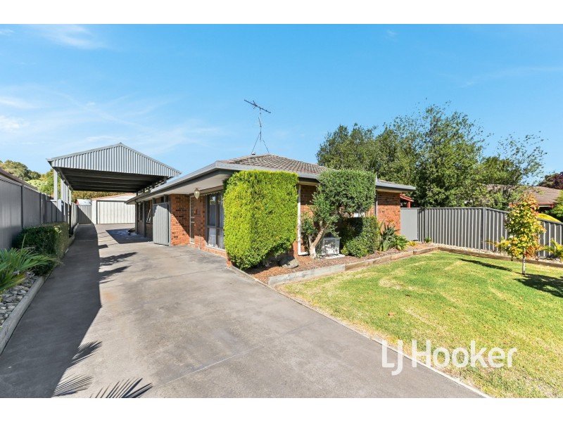2 Beaumont Court, Pakenham VIC 3810