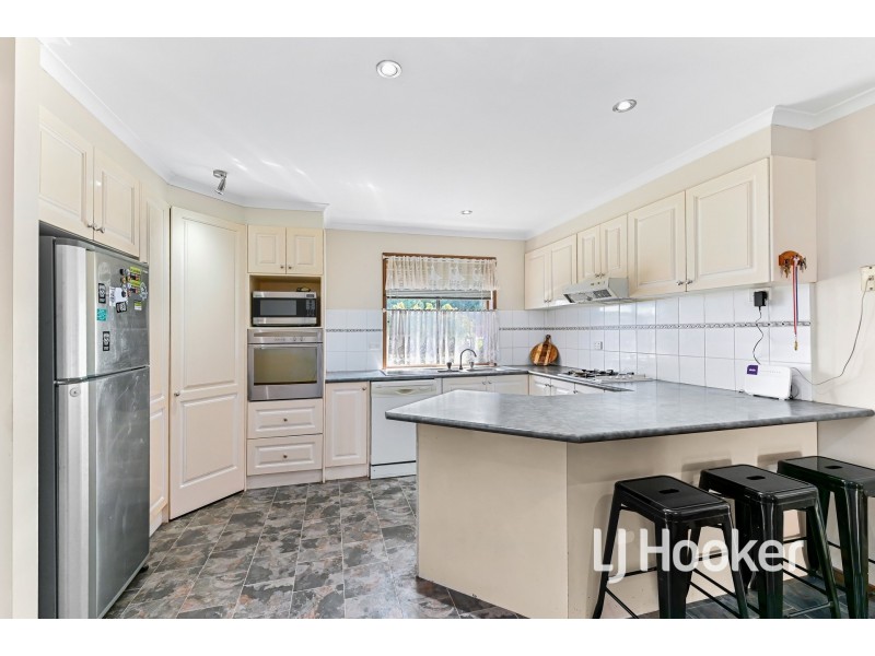 2 Beaumont Court, Pakenham VIC 3810