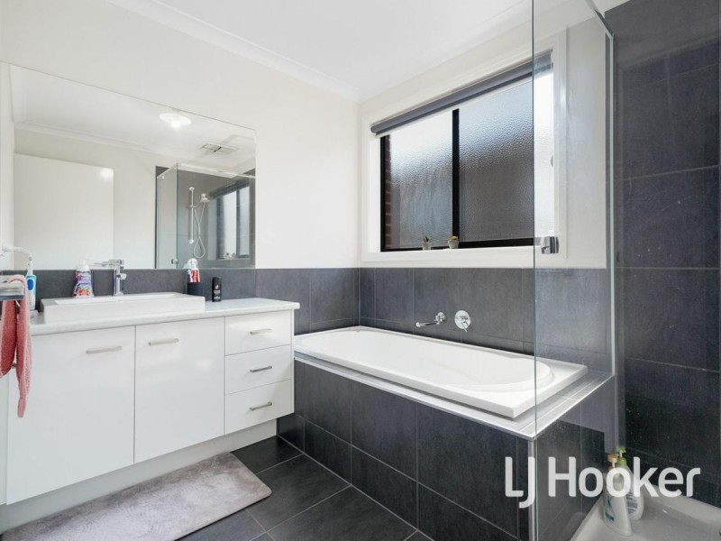 88 Grandvue Boulevard, Pakenham VIC 3810