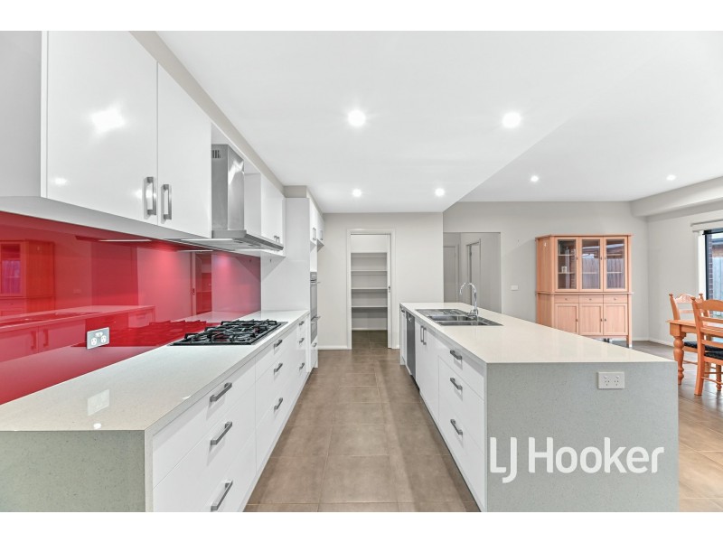 4 Scordia Place, Pakenham VIC 3810