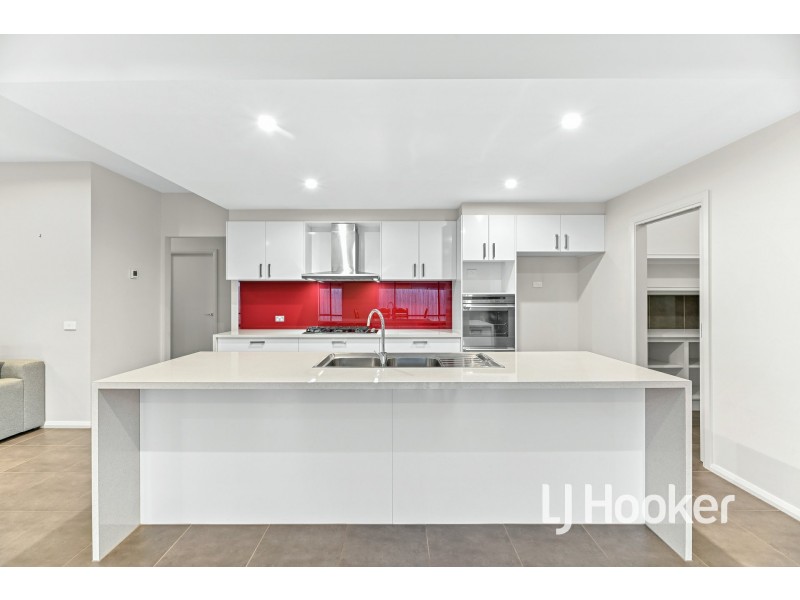 4 Scordia Place, Pakenham VIC 3810