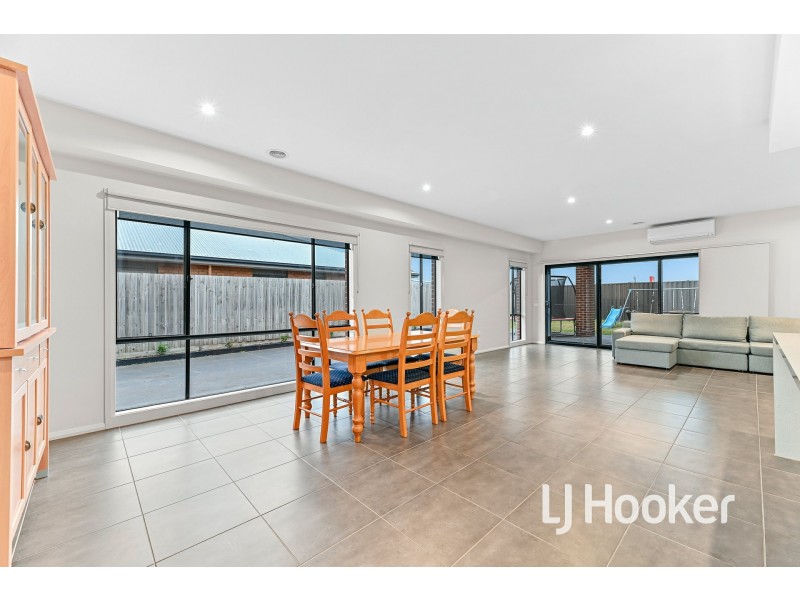 4 Scordia Place, Pakenham VIC 3810
