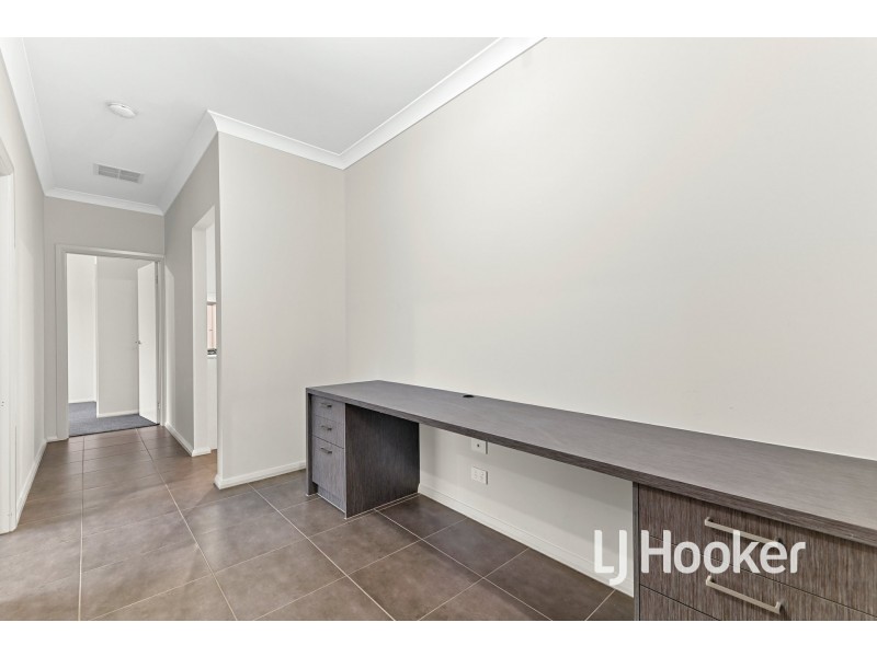 4 Scordia Place, Pakenham VIC 3810