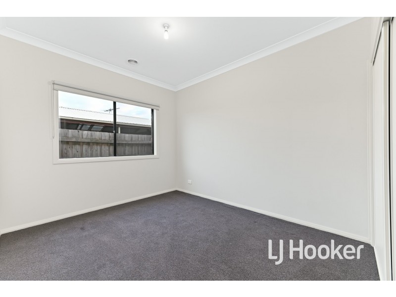 4 Scordia Place, Pakenham VIC 3810