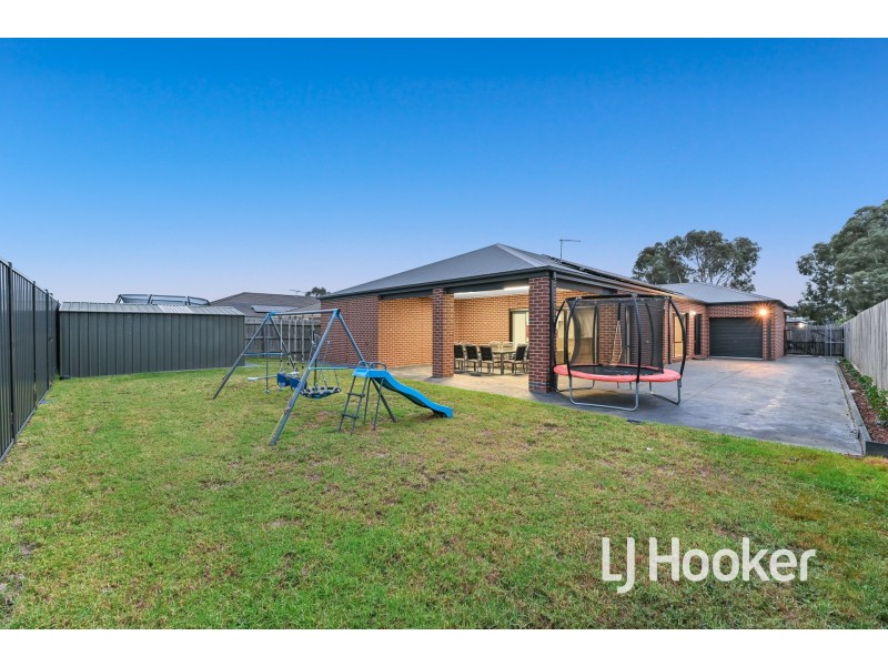 4 Scordia Place, Pakenham VIC 3810