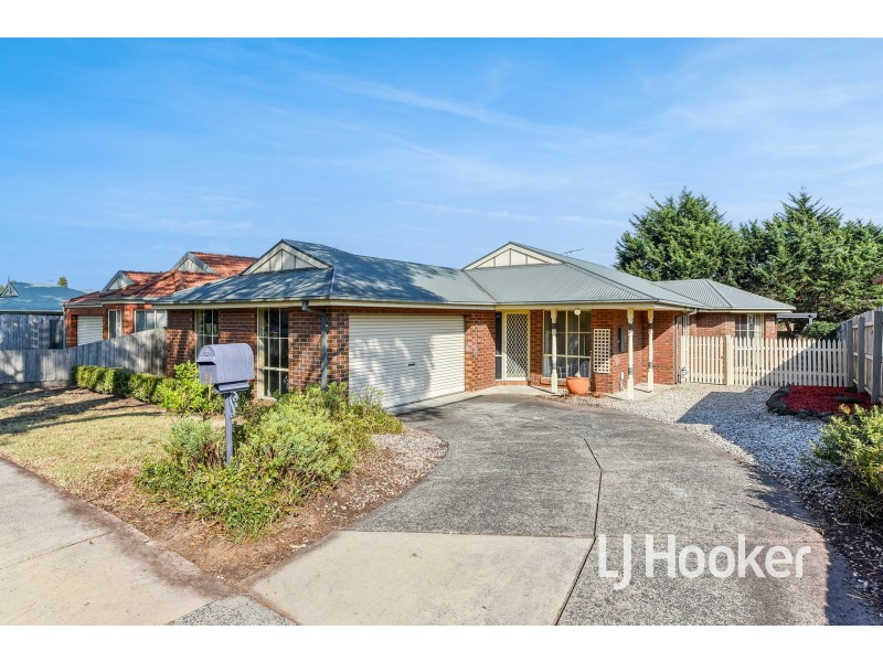 53 Balmoral Way, Pakenham VIC 3810