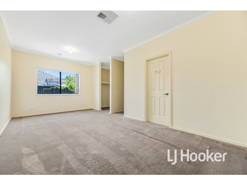 7 Downing Square, Pakenham VIC 3810