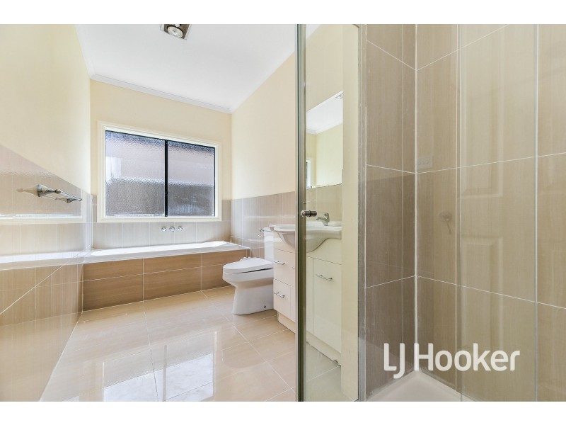 7 Downing Square, Pakenham VIC 3810