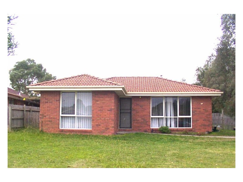 18 Smethurst Avenue, Pakenham VIC 3810