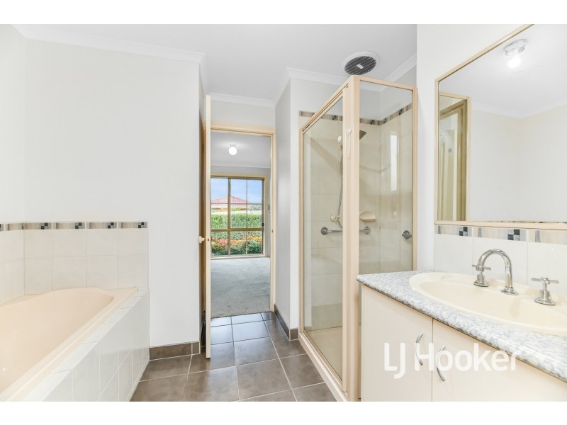 2/36 Armadale Drive, Narre Warren VIC 3805