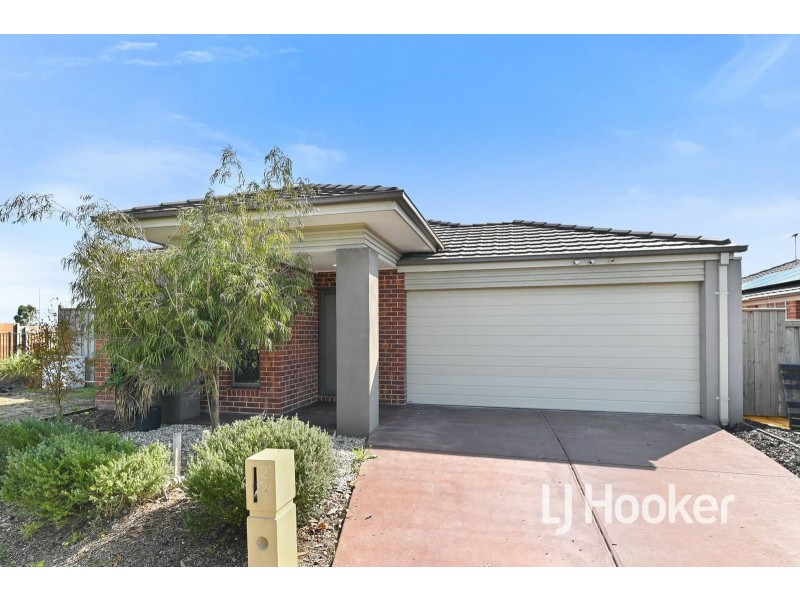 22 Garland Street, Pakenham VIC 3810