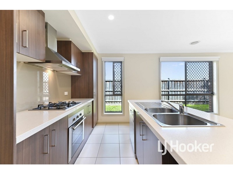 22 Garland Street, Pakenham VIC 3810