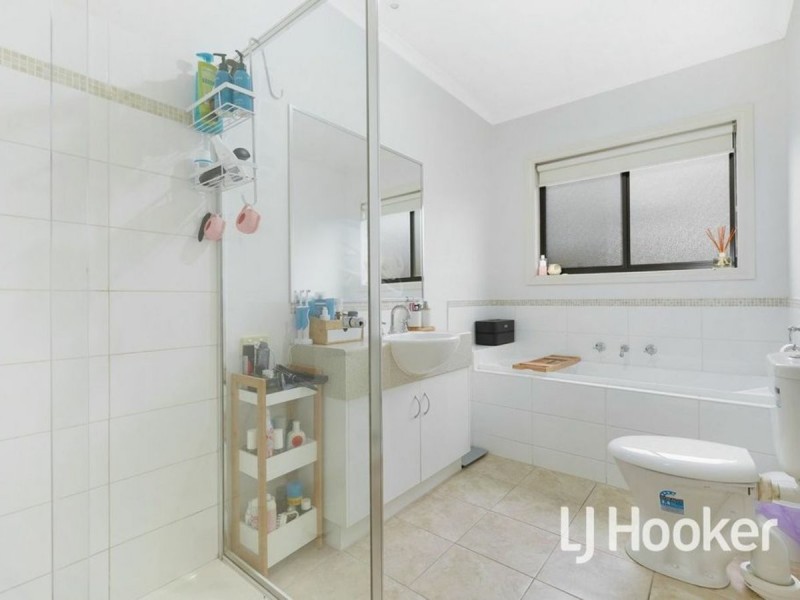 Unit 8/103 Army Road, Pakenham VIC 3810