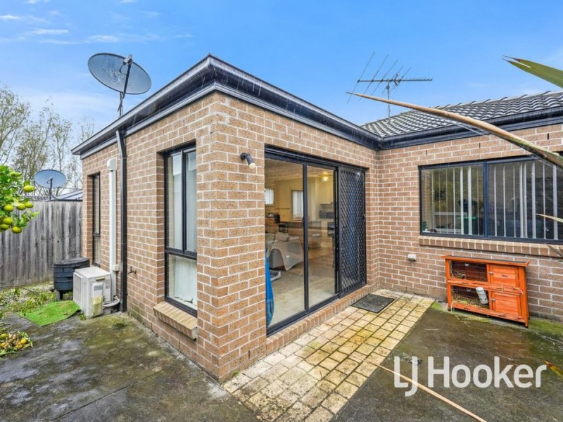 Unit 8/103 Army Road, Pakenham VIC 3810
