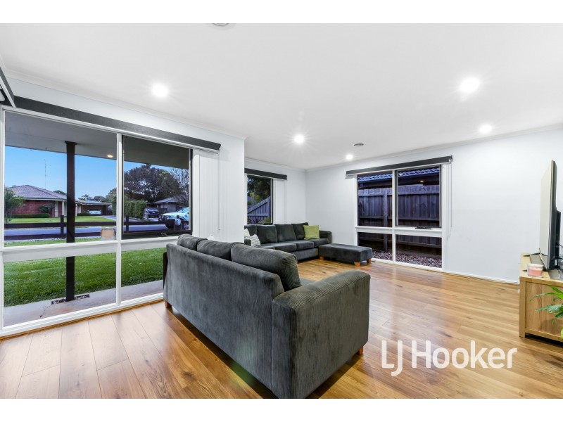 21 Bluegrass Crescent, Pakenham VIC 3810