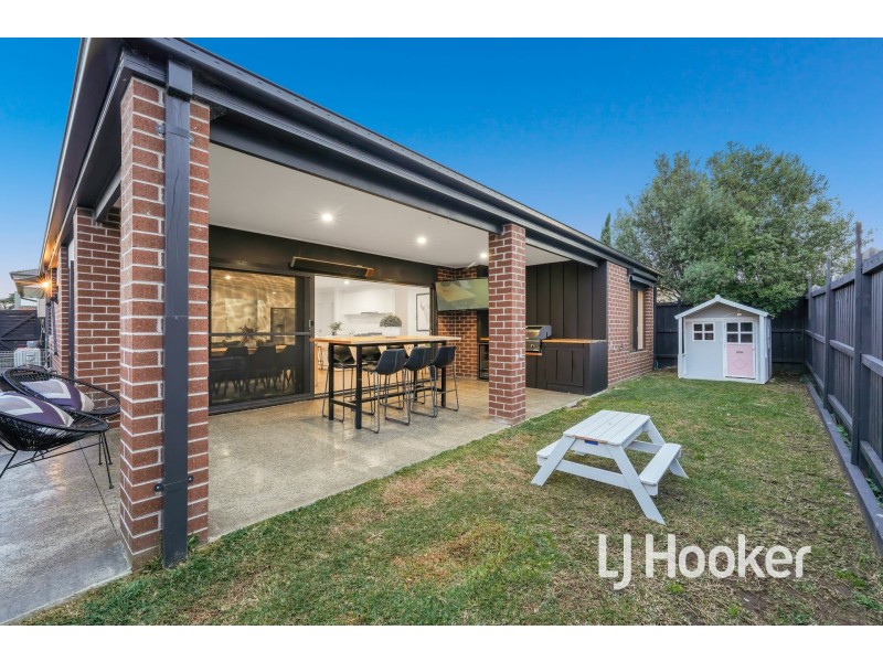 2 Juniper Street, Officer VIC 3809