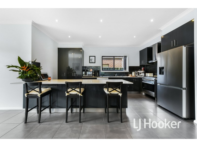 31 Cohens Way, Pakenham VIC 3810