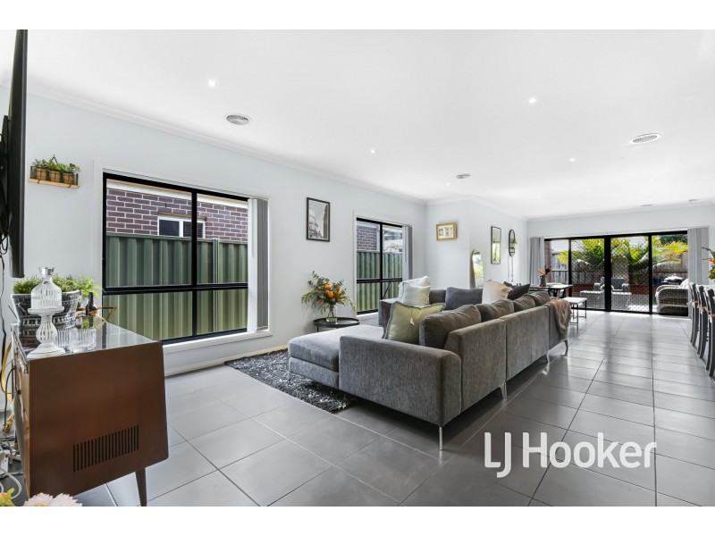 31 Cohens Way, Pakenham VIC 3810