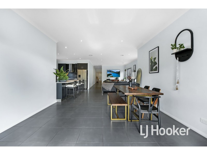 31 Cohens Way, Pakenham VIC 3810