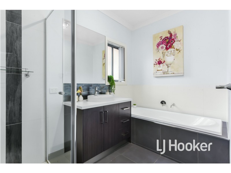 31 Cohens Way, Pakenham VIC 3810