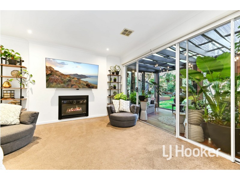 14 Fallingwater Drive, Pakenham VIC 3810