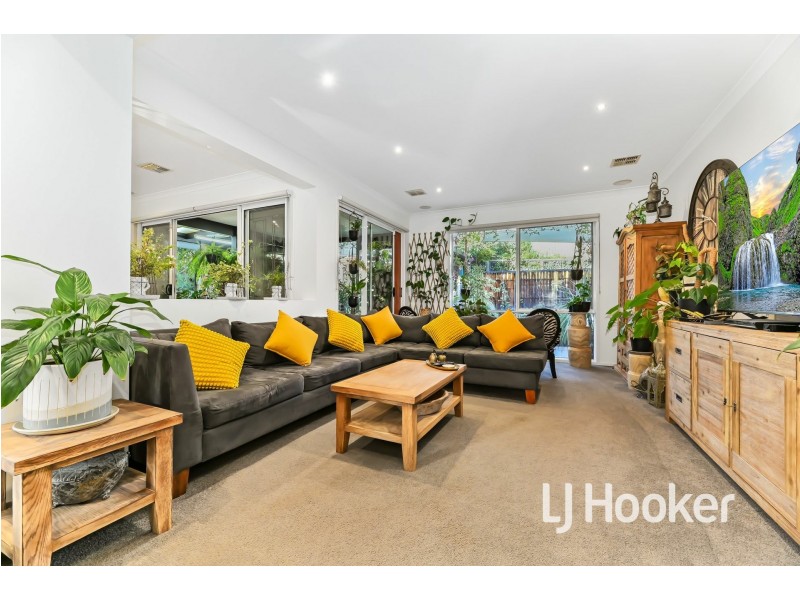 14 Fallingwater Drive, Pakenham VIC 3810