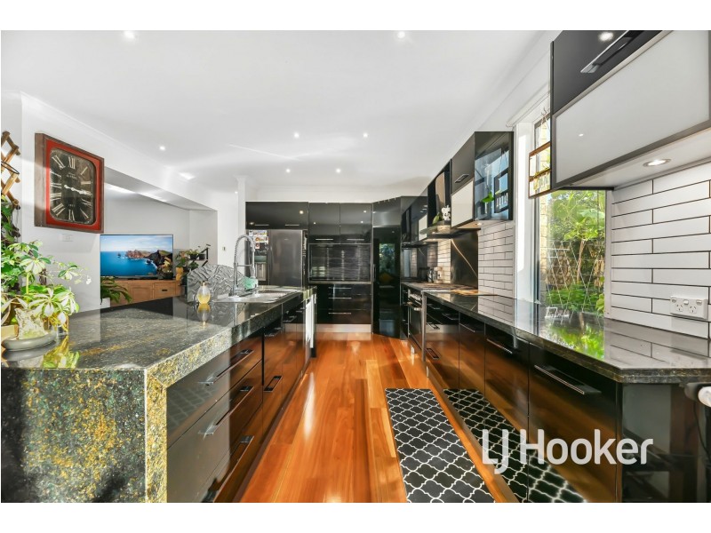 14 Fallingwater Drive, Pakenham VIC 3810