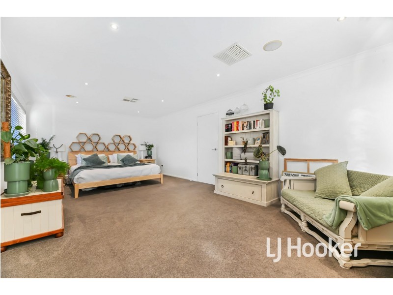 14 Fallingwater Drive, Pakenham VIC 3810