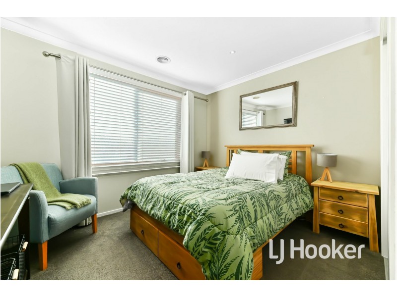 14 Fallingwater Drive, Pakenham VIC 3810