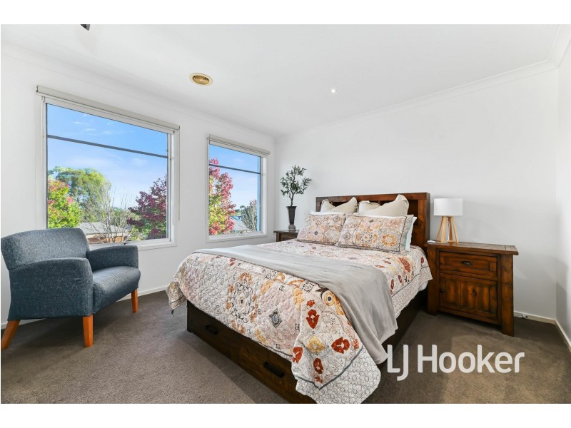 14 Fallingwater Drive, Pakenham VIC 3810