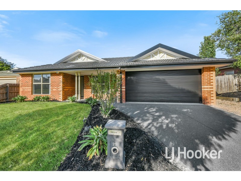 25 Ben Drive, Pakenham VIC 3810