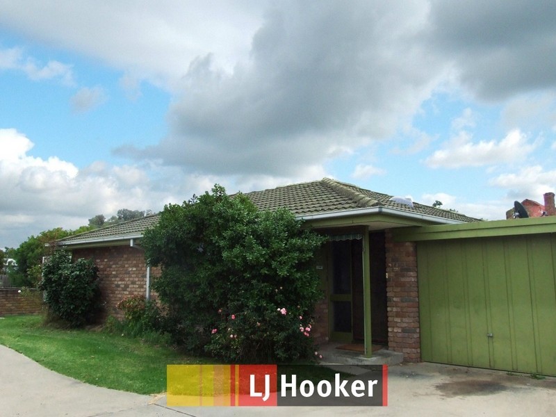 1/10 Wadsley Avenue, Pakenham VIC 3810