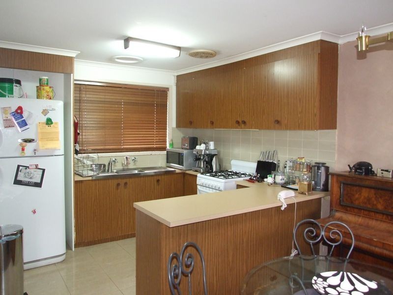 1/10 Wadsley Avenue, Pakenham VIC 3810