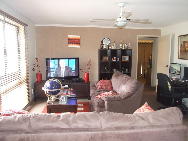 1/10 Wadsley Avenue, Pakenham VIC 3810