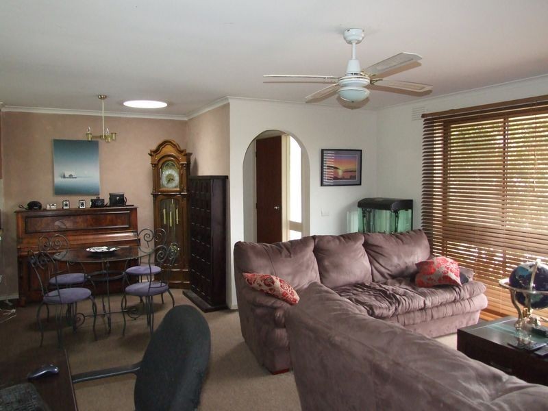 1/10 Wadsley Avenue, Pakenham VIC 3810