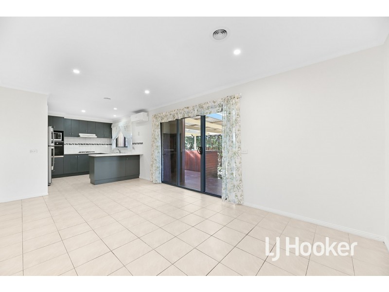 22 Ash Crescent, Pakenham VIC 3810