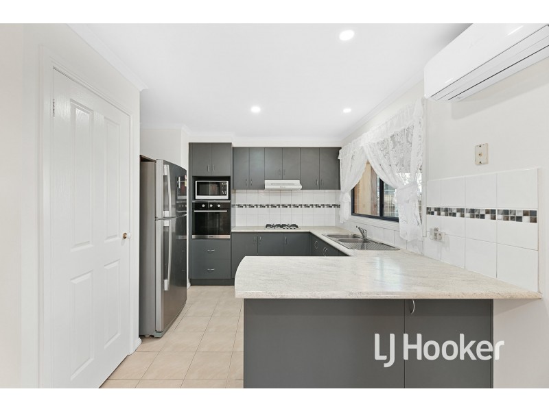 22 Ash Crescent, Pakenham VIC 3810