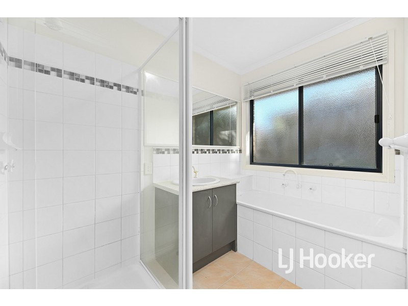 22 Ash Crescent, Pakenham VIC 3810