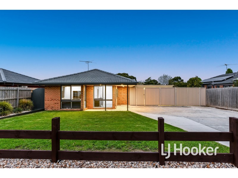 21 Bluegrass Crescent, Pakenham VIC 3810