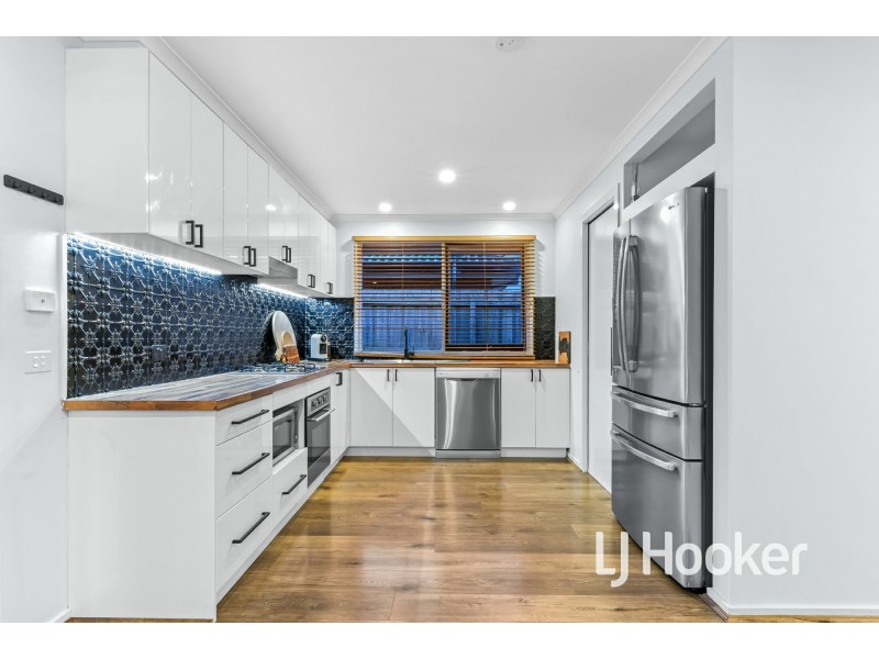 21 Bluegrass Crescent, Pakenham VIC 3810