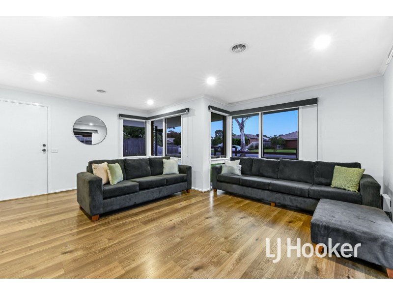 21 Bluegrass Crescent, Pakenham VIC 3810