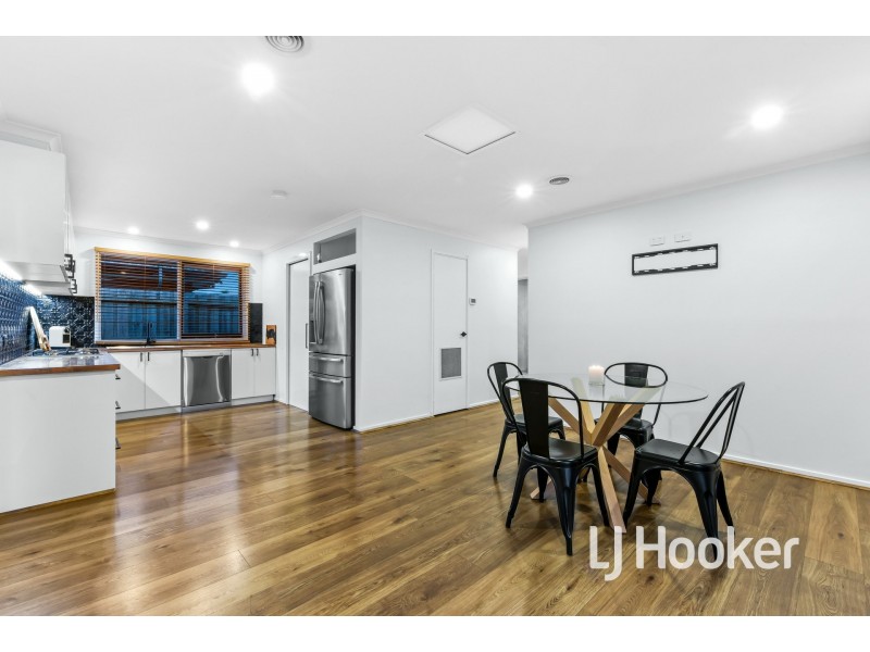 21 Bluegrass Crescent, Pakenham VIC 3810