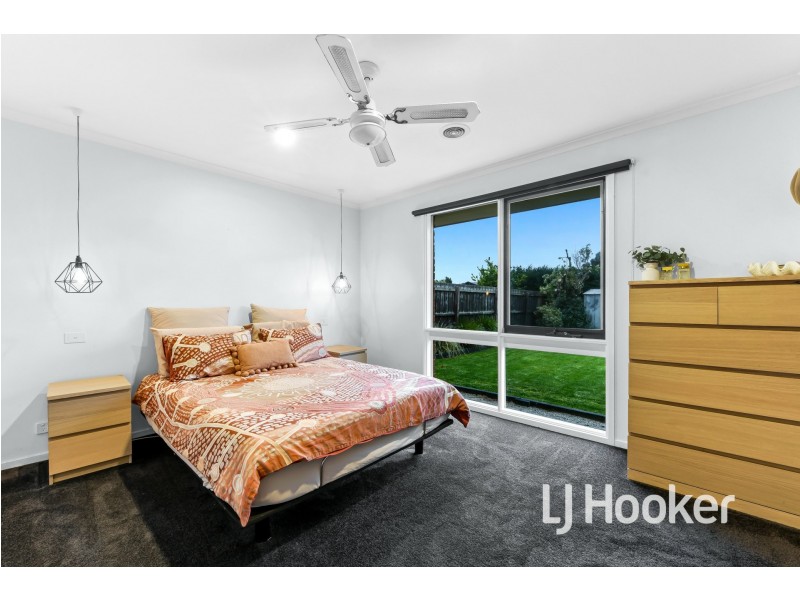 21 Bluegrass Crescent, Pakenham VIC 3810